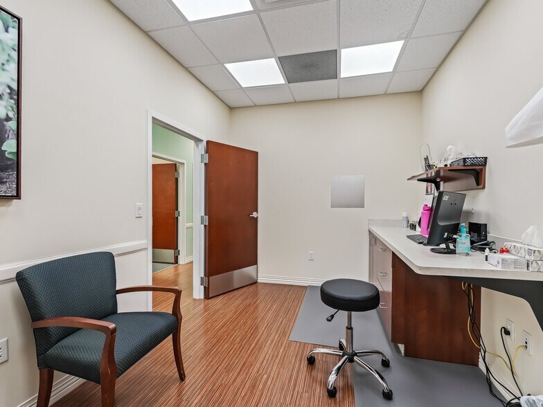 More Photos Of 4636 Bellwether Ln, Oxford Medical For Lease