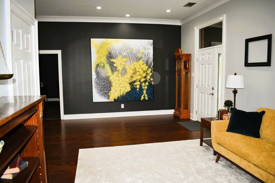 More Photos Of 1019 S Perry St, Montgomery Office For Sale