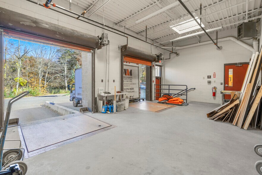 More Photos Of 10 Mile Hill Rd, Newtown Warehouse For Lease
