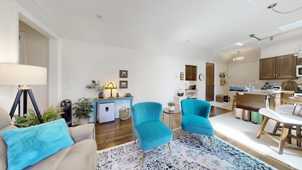 More Photos Of 42 Somerville St, Whitchurch-Stouffville Specialty For Sale