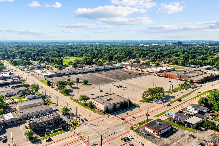 More Photos Of 1518 W Mason St, Green Bay Freestanding For Lease