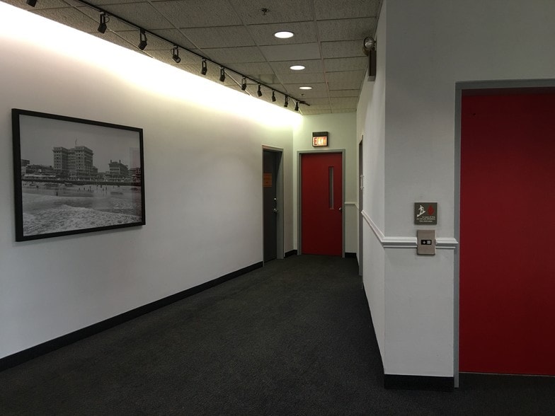 More Photos Of 800 W Main St, Freehold Medical For Lease