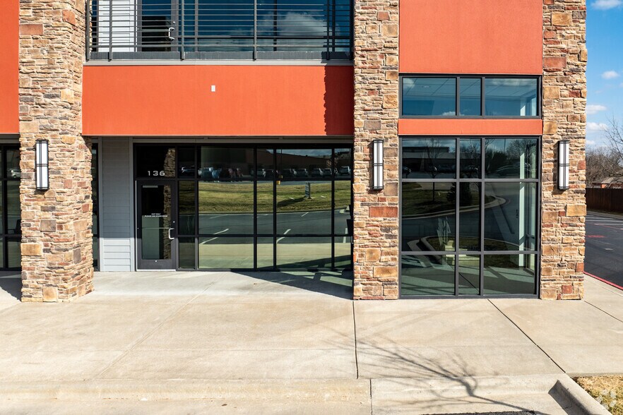 More Photos Of 4216 S Cox Rd, Springfield Storefront Retail Office For Lease