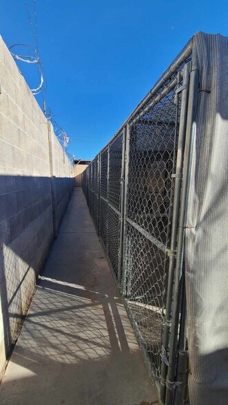 More Photos Of 2225 N Nellis Blvd, Las Vegas Veterinarian Kennel For Lease
