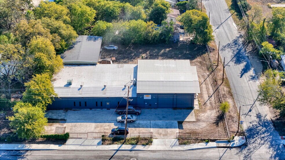 More Photos Of 4714 S Zarzamora St, San Antonio Auto Repair For Sale