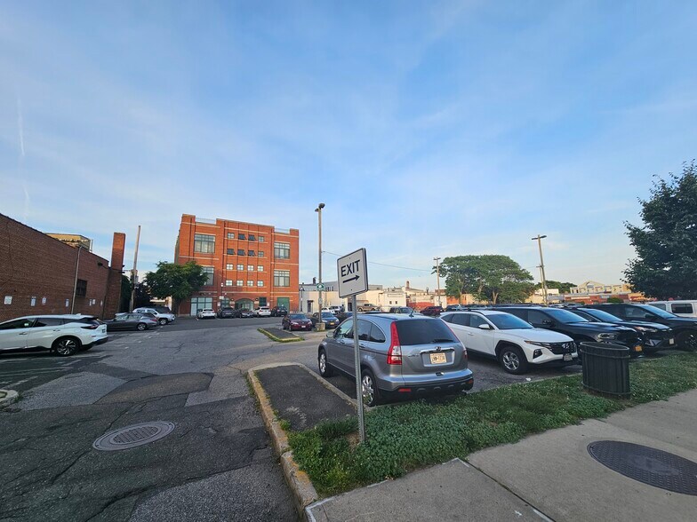 More Photos Of 24-26 W Merrick Rd, Freeport Storefront For Sale