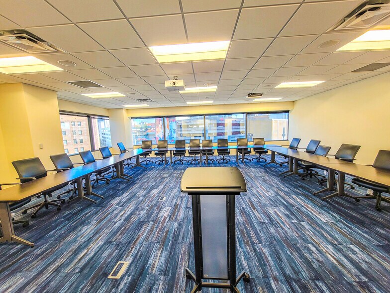 More Photos Of 301 W Bay St, Jacksonville Office For Lease