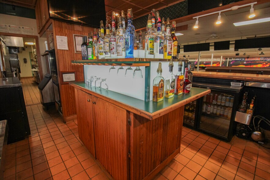 More Photos Of 125 Main St, Huron Bowling Alley For Sale