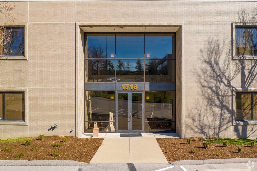 More Photos Of 1716 Hidden Creek Ct, Saint Louis Office For Lease