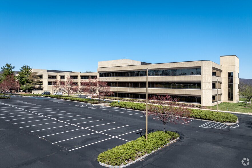 More Photos Of 53 Frontage Rd, Hampton Office For Lease