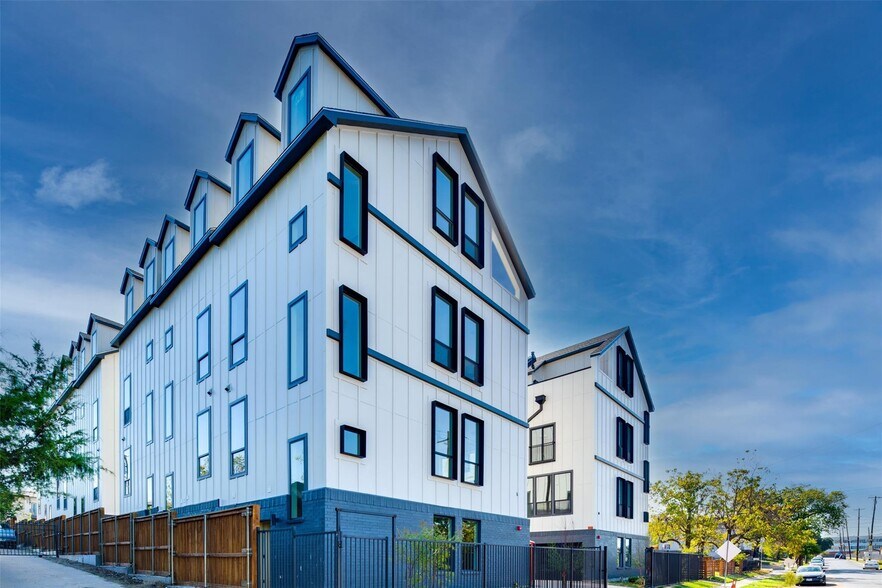 Primary Photo Of 512 N Lancaster Ave, Dallas Apartments For Sale