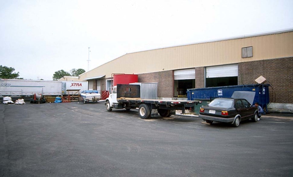 More Photos Of 4732 Stone Dr, Tucker Warehouse For Lease