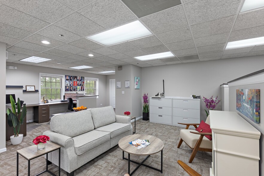 More Photos Of 1015-1025 W Wise Rd, Schaumburg Office For Sale