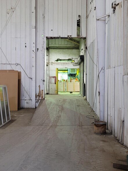 More Photos Of 603 Sunshine Rd, Kansas City Warehouse For Lease
