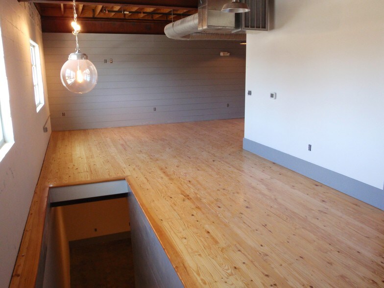 More Photos Of 624-626 New Bridge St, Jacksonville Storefront Retail Office For Lease