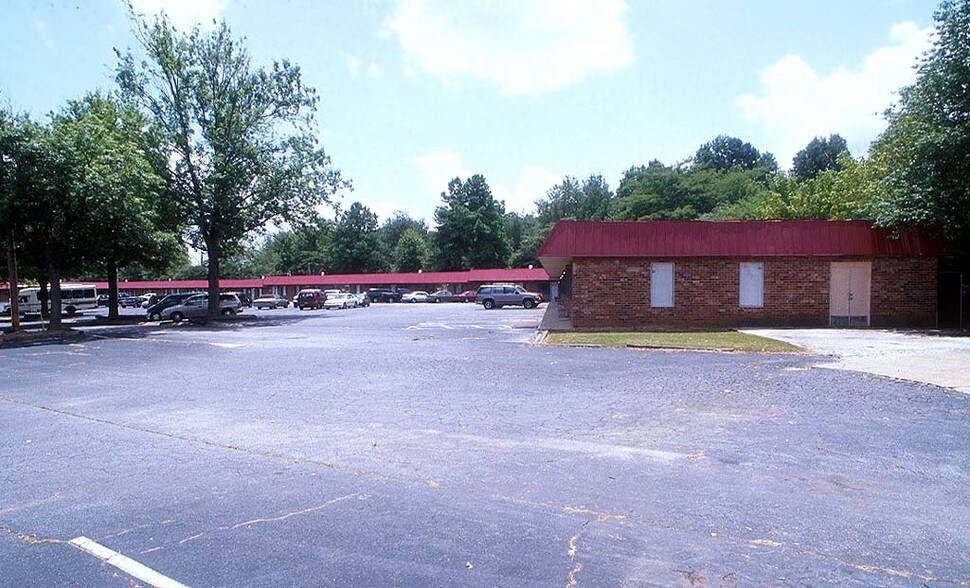 More Photos Of 2459 Roosevelt Hwy, Atlanta Office For Sale