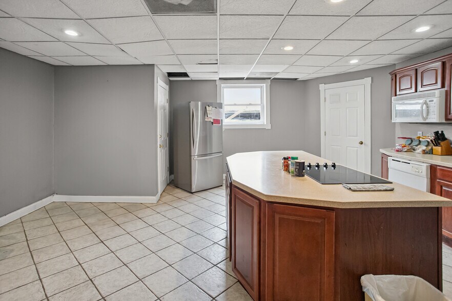 More Photos Of 314 State St, Alton Restaurant For Sale