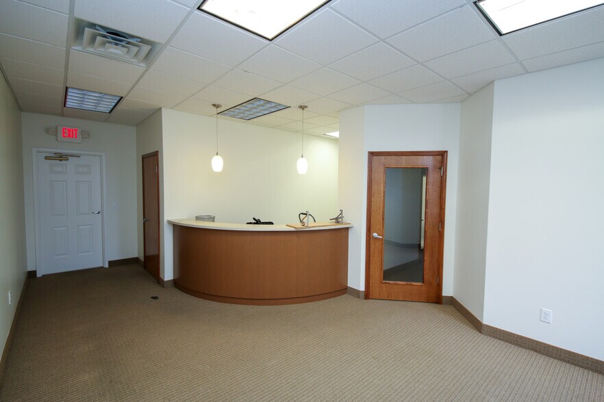 More Photos Of 9700 park plaza Ave, Louisville Medical For Lease