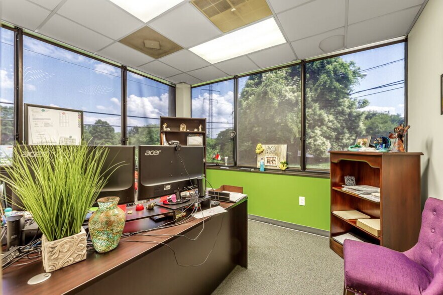 More Photos Of 115 Pomona Dr, Greensboro Office Residential For Lease