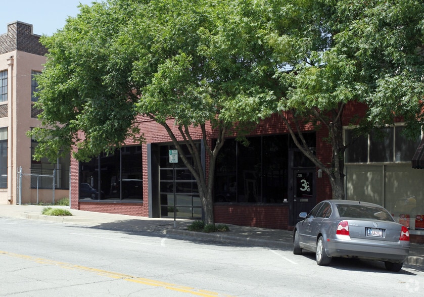 More Photos Of 209 N Main St, Tulsa Storefront For Lease