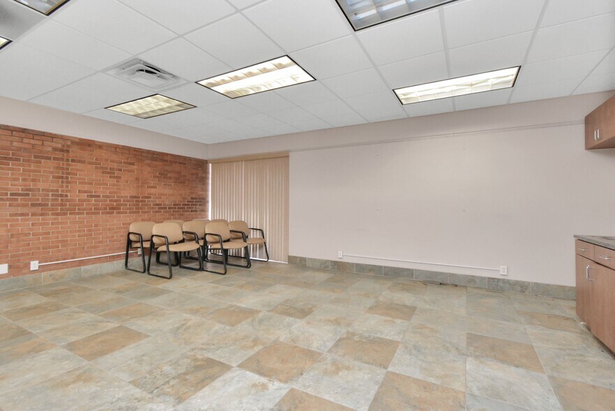 More Photos Of 1500 W Highway 6, Alvin Truck Terminal For Lease
