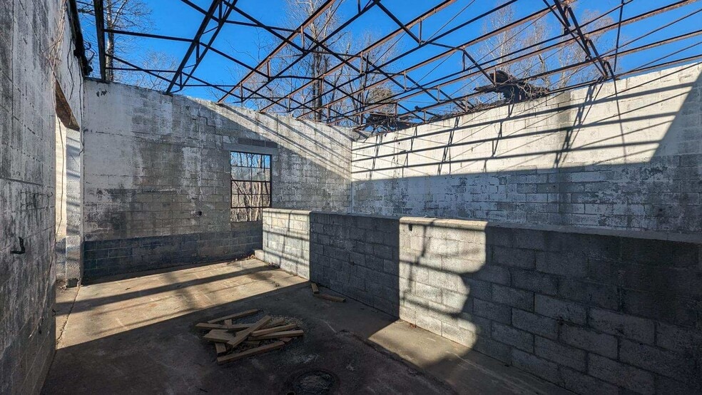 More Photos Of 31785 N James Madison Hwy, New Canton Industrial For Sale