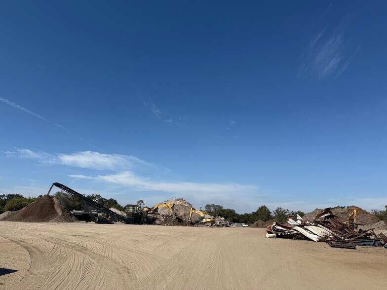 More Photos Of 7314 Nundy Ave, Gibsonton Warehouse For Lease