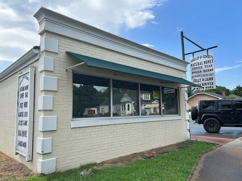 Primary Photo Of 15781 Rankin Ave, Dunlap Freestanding For Sale