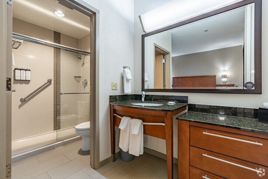 More Photos Of 7905 Giacosa Pl, Memphis Hotel For Sale
