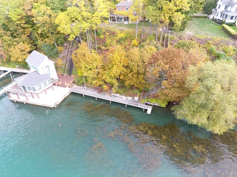 More Photos Of 555 Water St, Youngstown Marina For Sale