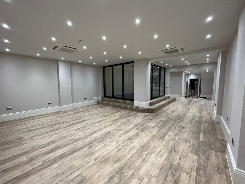 More Photos Of 13 Grosvenor Gdns, London Office For Sale