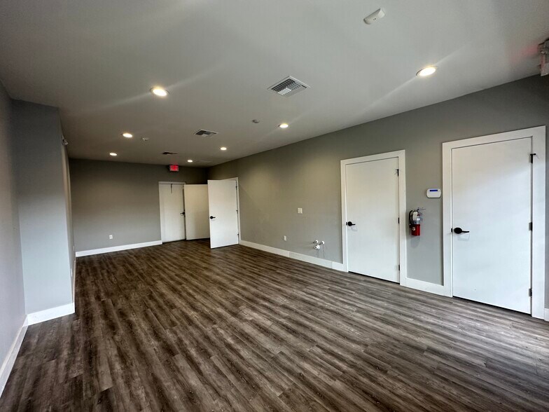 More Photos Of 900 S French Ave, Sanford Storefront Retail Office For Lease