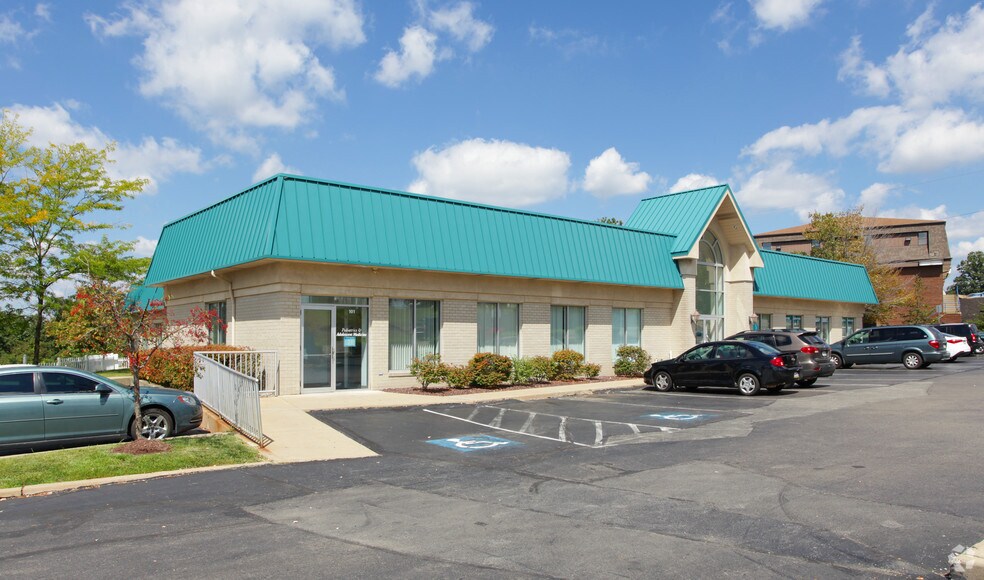 Primary Photo Of 6000 Steubenville Pike, McKees Rocks Medical For Lease