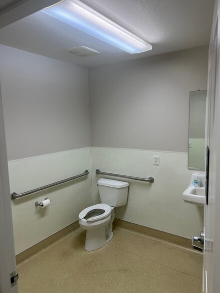 More Photos Of 127 Heron Way, Merced Warehouse For Sale