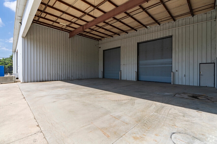 More Photos Of 115 S Dwelle St, Charlotte Unknown For Lease