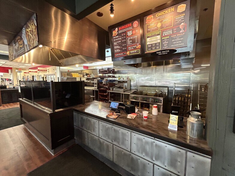 More Photos Of 515 Roosevelt Rd, Glen Ellyn General Retail For Sale