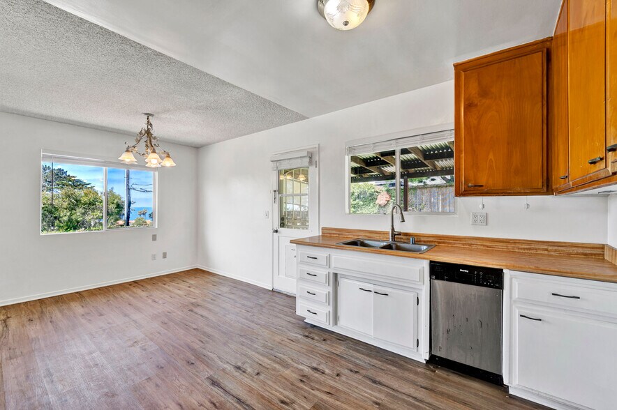 More Photos Of 330 9th St, Del Mar Apartments For Sale