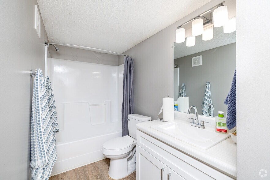 More Photos Of 1665 Dogwood Pl, Pensacola Apartments For Sale