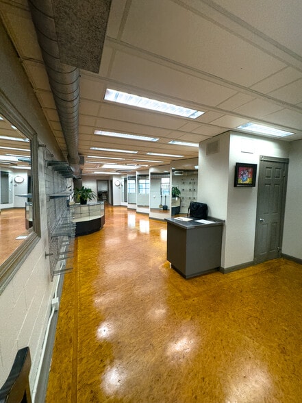 More Photos Of 2113-2115 NW Northrup St, Portland Storefront For Sale