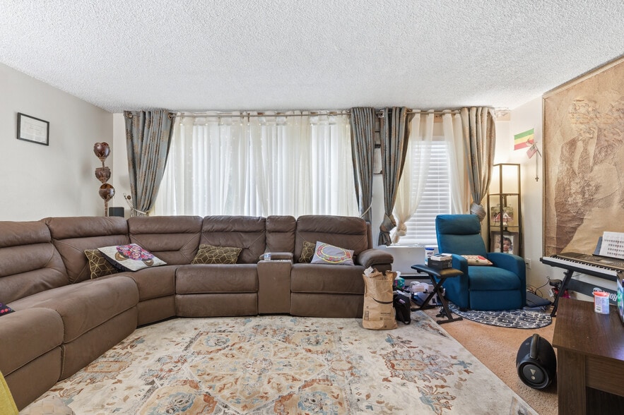 More Photos Of 1527 NE 150th St, Seattle Apartments For Sale