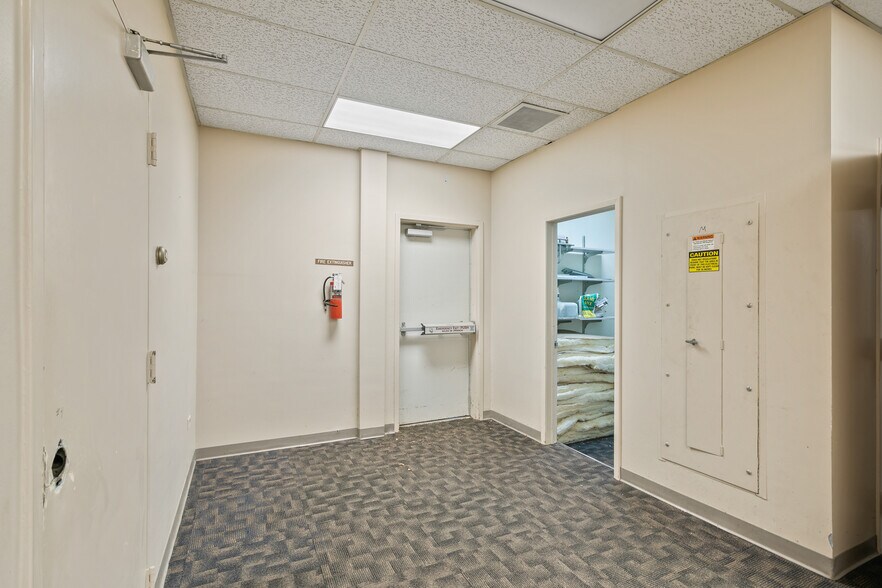 More Photos Of 6545 Normandy Blvd, Jacksonville Storefront Retail Office For Lease