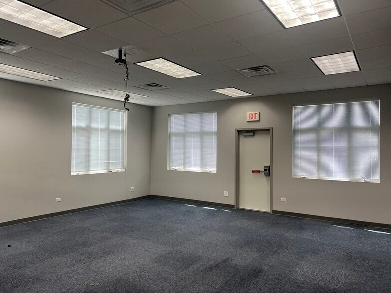 More Photos Of 446 N II Route 31, Crystal Lake Office For Sale
