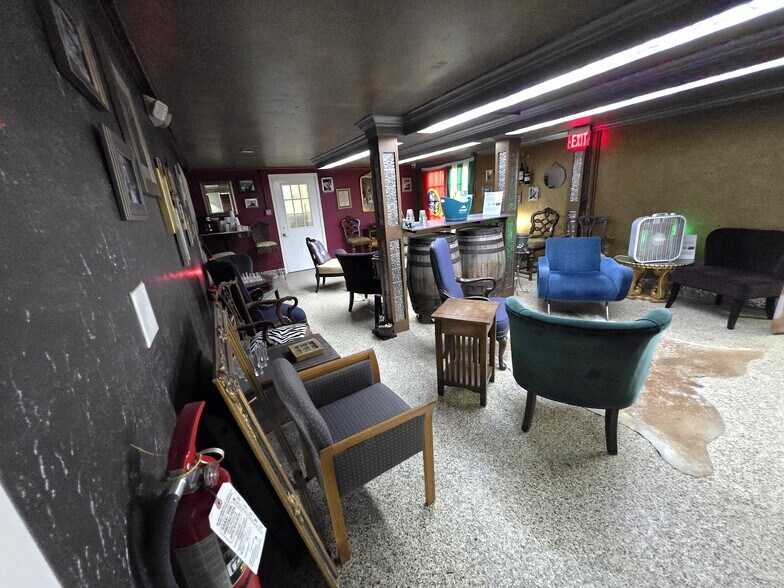 More Photos Of 406 N Carrier Pky, Grand Prairie Storefront Retail Office For Sale