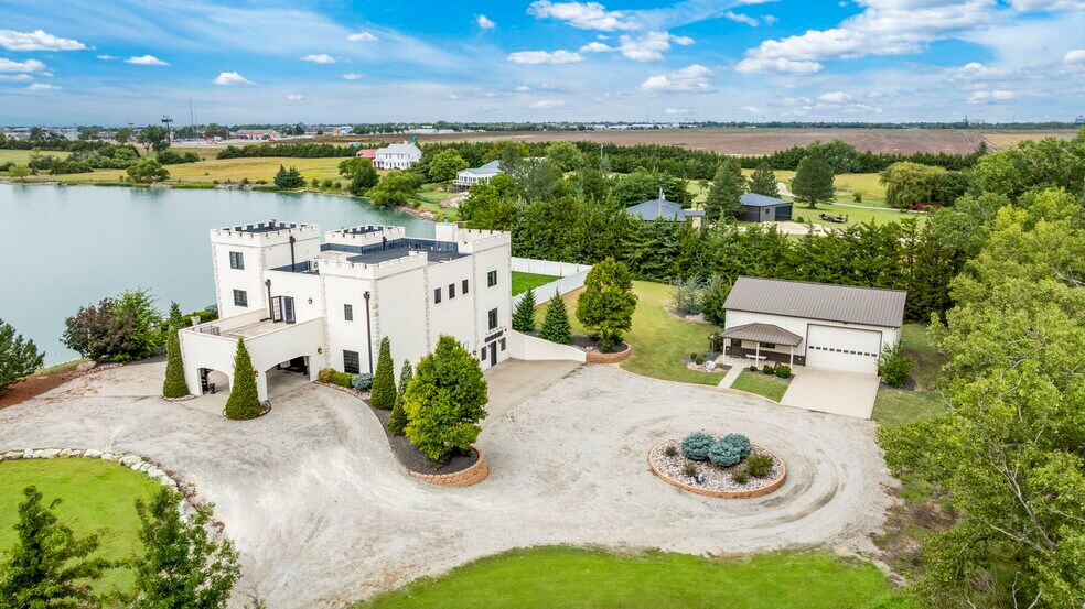 More Photos Of 4122 186th Blvd, Russell Specialty For Sale