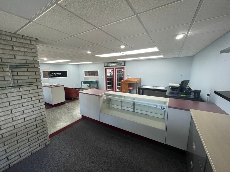More Photos Of 1430 S Gratiot Ave, Mount Clemens Freestanding For Sale