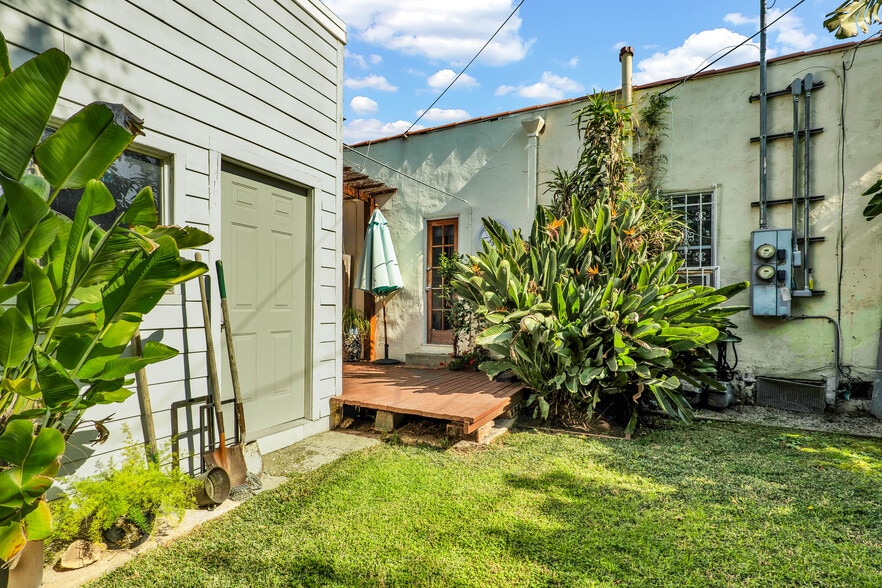 More Photos Of 811 N Citrus Ave, Los Angeles Multifamily For Sale