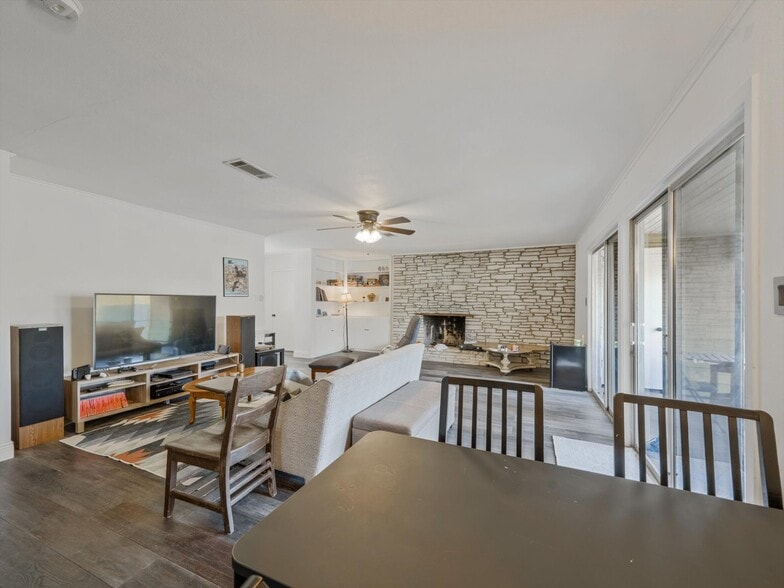 More Photos Of 2326 Hartford Rd, Austin Apartments For Sale