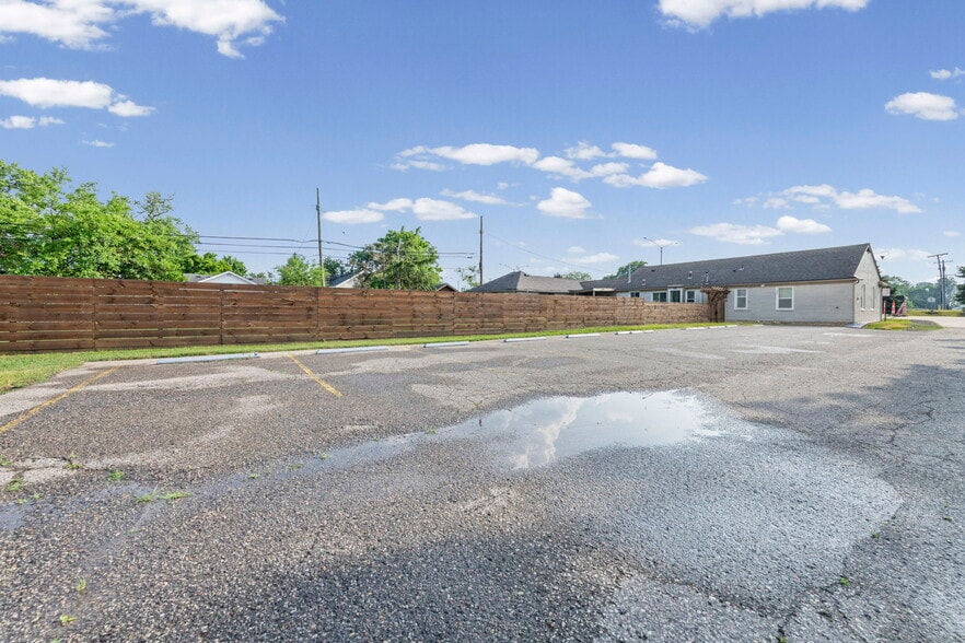 More Photos Of 3236 Rochester Rd, Troy Freestanding For Lease