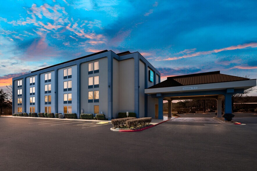More Photos Of 500 W 29th St, North Little Rock Hotel For Sale