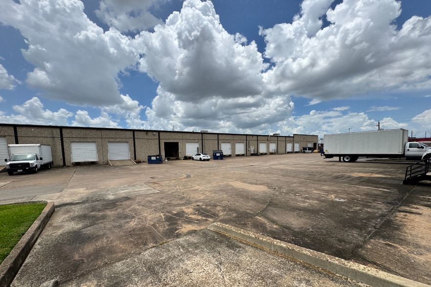 More Photos Of 6001-6021 S Loop Fwy E, Houston Unknown For Lease